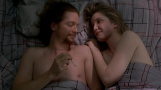 Julie Delpy'nin güzel göğüsleri var, - Killing Zoe (1993) filminden bir sahne