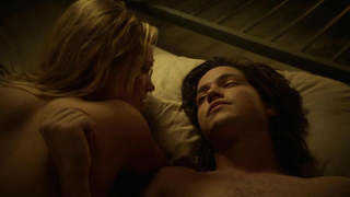 Eliza Taylor seksi çıplak, The 100 s01e04-05 (2014)'den seks sahnesi