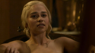 Emilia Clarke – Game of Thrones s03e08 (2013)