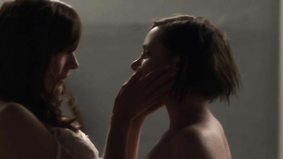 Jane Sowerby, Victoria Bidewell nua, cena de sexo de Comforting Skin (2011)