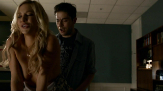 Tara Holt desnuda, escena de sexo de Californication s07e02-04 (2014)