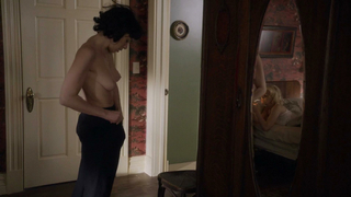 Sarah Silverman nue, Annaleigh Ashford nue, scène de sexe de Masters of Sex s02e06 (2014)