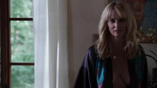 Katherine LaNasa desnuda, escena de sexo de Satisfaction s01e06 (2014)