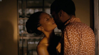 Thandie Newton nue, scène de sexe de Half of a Yellow Sun (2013)