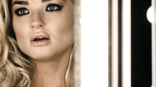 Emma Rigby sexy, Jennie Jacques nua, cena de sexo de Demons Never Die (2011)