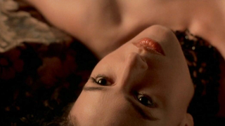 Nude video with Monica Bellucci - Brotherhood of the Wolf (2001)