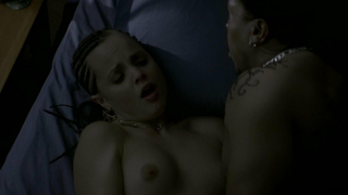 Mena Suvari y Sharlene Royer desnudas, escena de sexo de Stuck (2007)