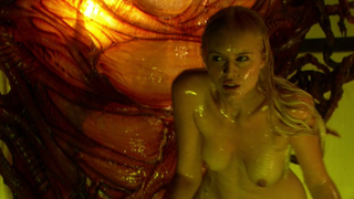 Helena Mattsson nue, scène de sexe de Species : The Awakening (2007)