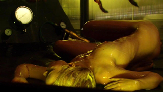 Helena Mattsson nue, scène de sexe de Species : The Awakening (2007)