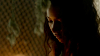 Louise Barnes e Jessica Parker Kennedy nude, scena di sesso da Black Sails s01e04 (2014)