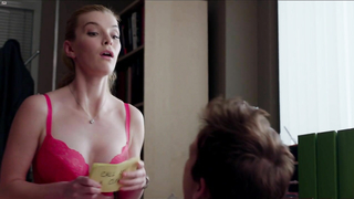 Betty Gilpin desnuda, escena de sexo de Nurse Jackie s05 (2013)