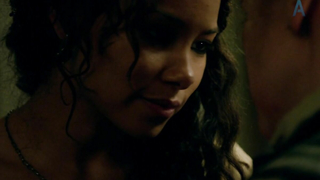 Jessica Parker Kennedy ve Hannah Black Sails s01e01 (2014)'ten yeni çıplak seks sahnesi