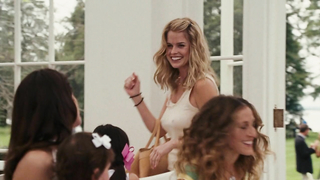 Alice Eve nua, cena de sexo de Sex and the City 2 (2010)