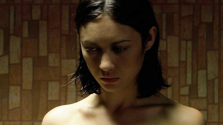 Olga Kurylenko - O Assassino do Lado (2009)