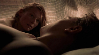 Tilda Swinton çıplak, The Beach (2000) filminden seks sahnesi