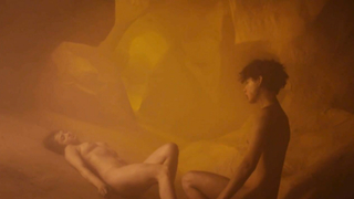 Maria Evoli et Maria Cid nues, scène de sexe de Tenemos la carne (2016)