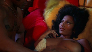 Pam Grier nue, scène de sexe de Bucktown (1975)