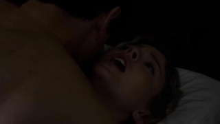 Rose McIver nuda, scena di sesso da Masters of Sex s01e05 (2013)