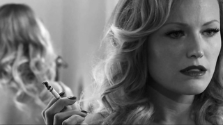 Malin Akerman'ın çıplak, Hotel Noir (2012) filminden seks sahnesi