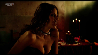 Scena erotica di Sofia Vergara e Alexa Vega da Machete Kills (2013)