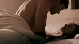 Kate Bosworth desnuda, escena de sexo de Y mientras estábamos aquí (2012)