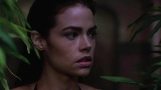 Valentine (2001) filminden Denise Richards erotik sahnesi