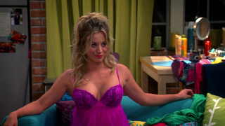 The Big Bang Theory s07e04 (2013)'ten Kaley Cuoco erotik sahnesi