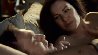 Erica Durance desnuda, escena de sexo de Saving Hope s02e02 03 (2013)