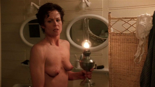 Sigourney Weaver nue, scène de sexe de Death and the Maiden (1994)