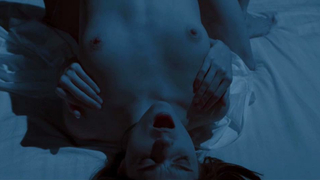 Janet Montgomery desnuda, escena de sexo de The Hills Run Red (2009)