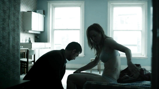 Melissa George nue, scène de sexe de Hunted s01 (2012)