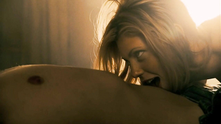 Diora Baird çıplak, Texas Chainsaw Katliamı'ndan (2006) seks sahnesi