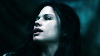 Rhona Mitra nua, cena de sexo de Underworld: Rise of the Lycans (2009)