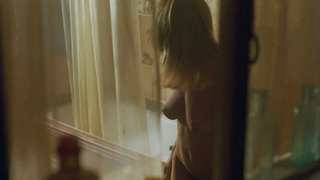 Rosanna Arquette nua, cena de sexo de Nowhere to Run (1993)