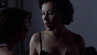 Nude video with Jennifer Tilly and Gina Gershon scene from Bound (1996)