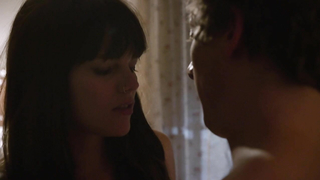 Emma Greenwell nua, cena de sexo de Shameless s03e01 (2013)