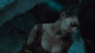 Les Miserables (2012) filminden Anne Hathaway erotik sahnesi