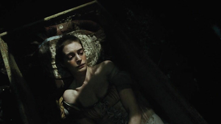 Les Miserables (2012) filminden Anne Hathaway erotik sahnesi