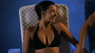 Scène érotique de Jessica Lucas de Melrose Place s01 (2009)