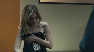 Compliance (2012) filminden Dreama Walker erotik sahnesi