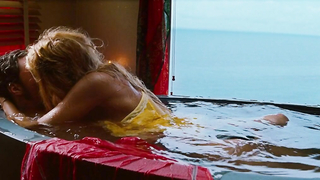 Blake Lively nu, cena de sexo de Savages (2012)