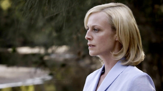 Cena erótica de Marta Dusseldorp de A Place to Call Home s01e05 (2013)