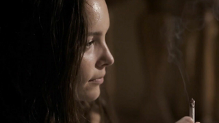 Jodi Balfour çıplak, Quarry s01e05'ten seks sahnesi (2016)