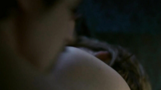 Kathleen Robertson et Maya Stange nues, scène de sexe de XX XY (2002)