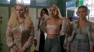 Cena erótica de Emma Roberts de Scream Queens s02e01 (2016)