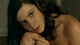 Anna Mouglalis desnuda, escena de sexo de Novo (2002)