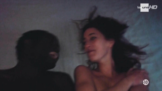 Sophie Breyer e Sophie Marechal nude, scena di sesso da La Treve s01e06 09 (2016)