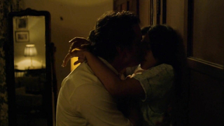 Cena erótica de Paulina Gaitan de Narcos s02e01 (2016)