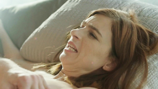 Aya Cash nua, cena de sexo de Você é o Pior s03e01 (2016)