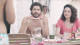 Candela Pena e Claudia Perez Esteban nuas, cena de sexo de Kiki, el amor se hace (2016)